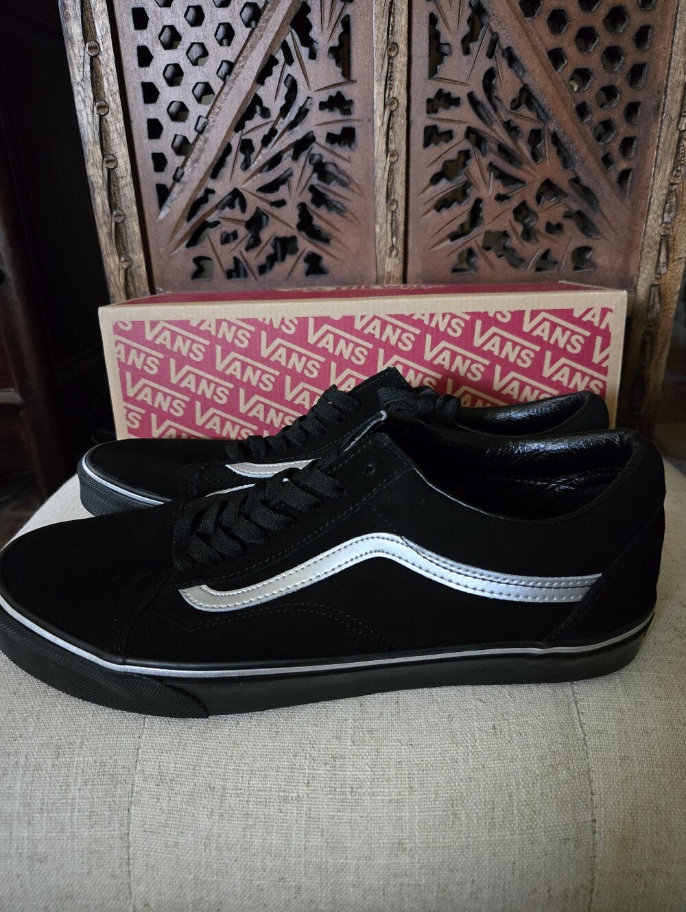 "Vans Old Skool Mens Sneakers" NWT